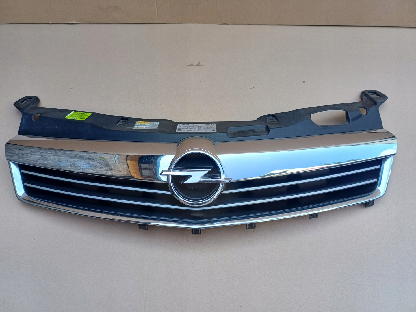 Opel Astra Kühlergrill FRONTGRILL Kühlergitter 13225775 - Thumbnail 6