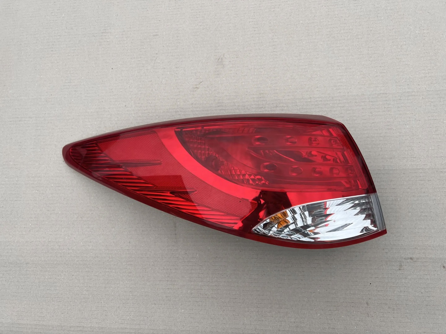 Hyundai ix35 EL Rückleuchte 924012Y0 Rearlamp - Thumbnail 1
