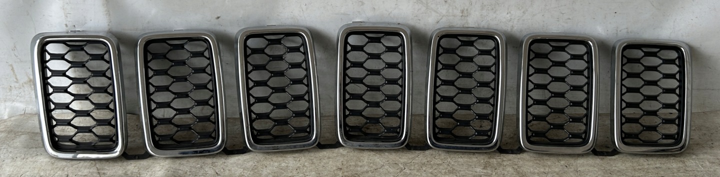 Jeep Cherokee J Kühlergrill FRONTGRILL Kühlergitter 68298567AA - Thumbnail 1