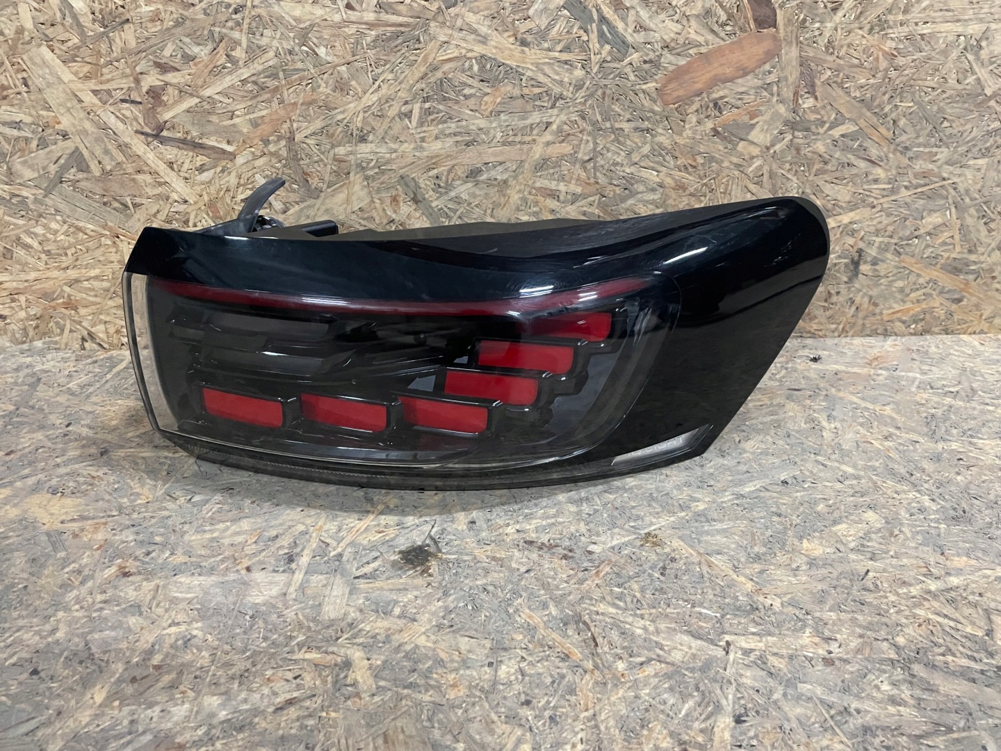VW ID.4 E2 Rückleuchte 11A945208 Rearlamp - Thumbnail 1