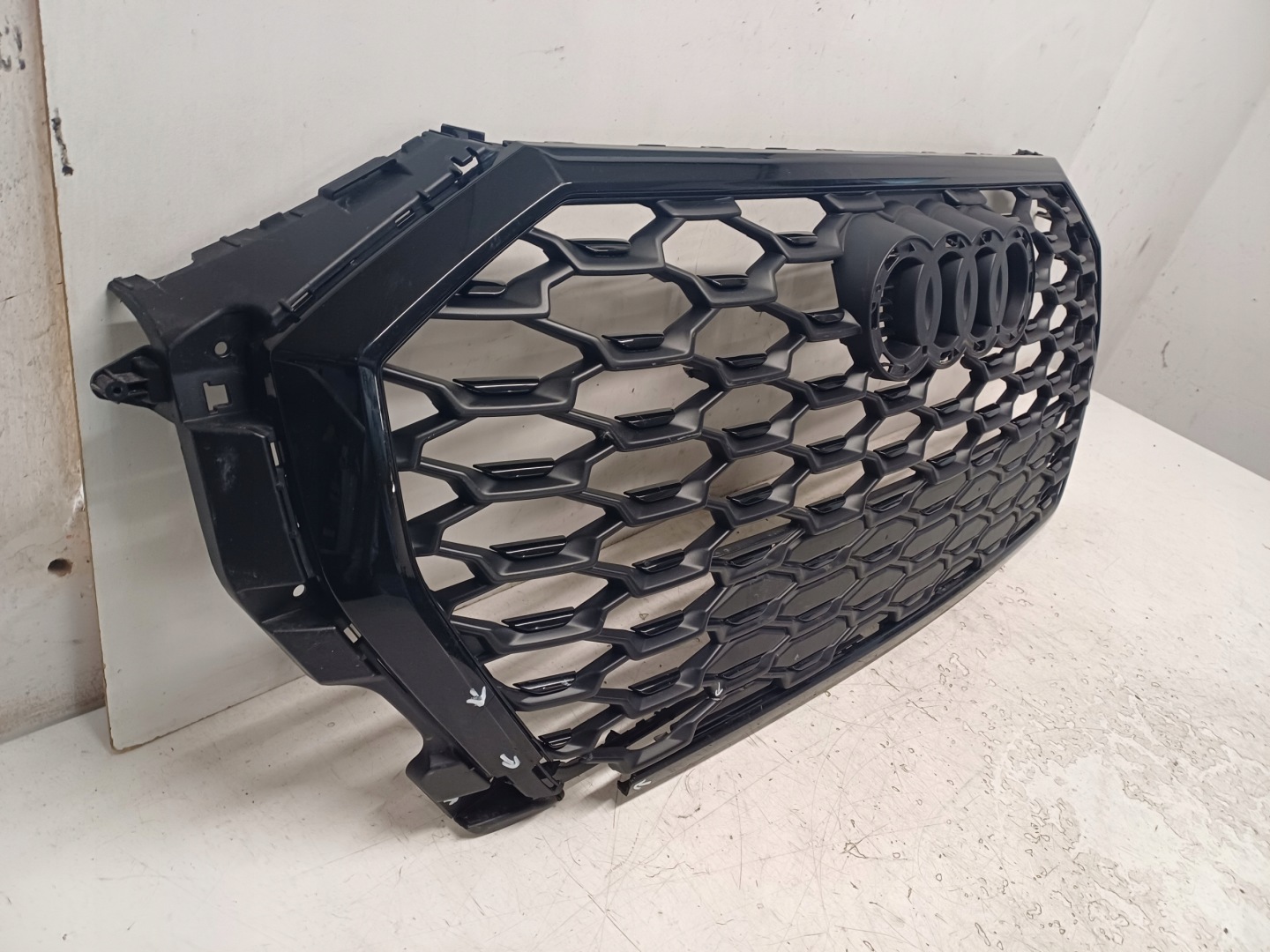 Audi Q3 Kühlergrill FRONTGRILL Kühlergitter 83F853651RT - Thumbnail 3