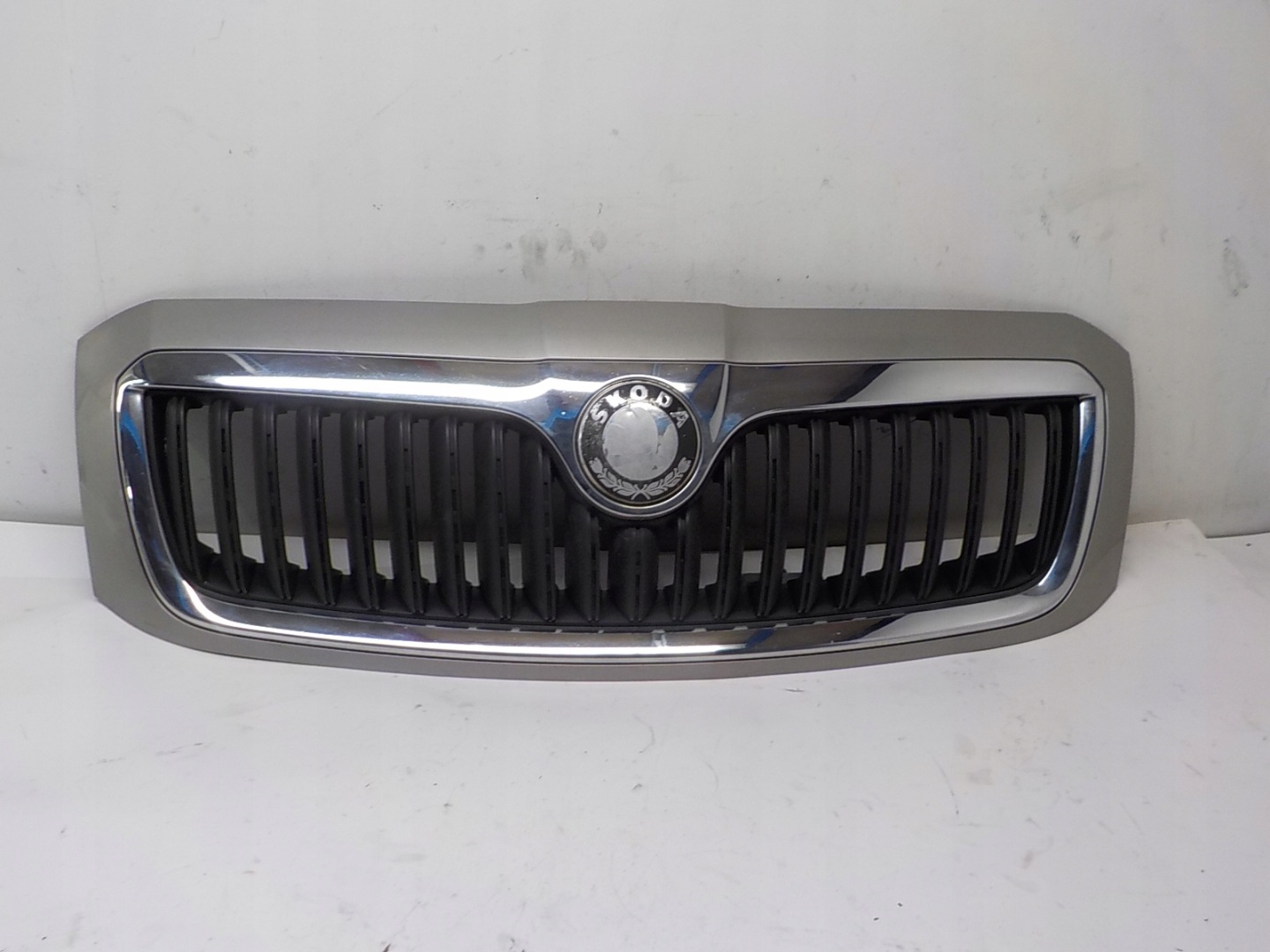 Skoda Superb 3U Kühlergrill FRONTGRILL Kühlergitter 3U0853651F - Thumbnail 1