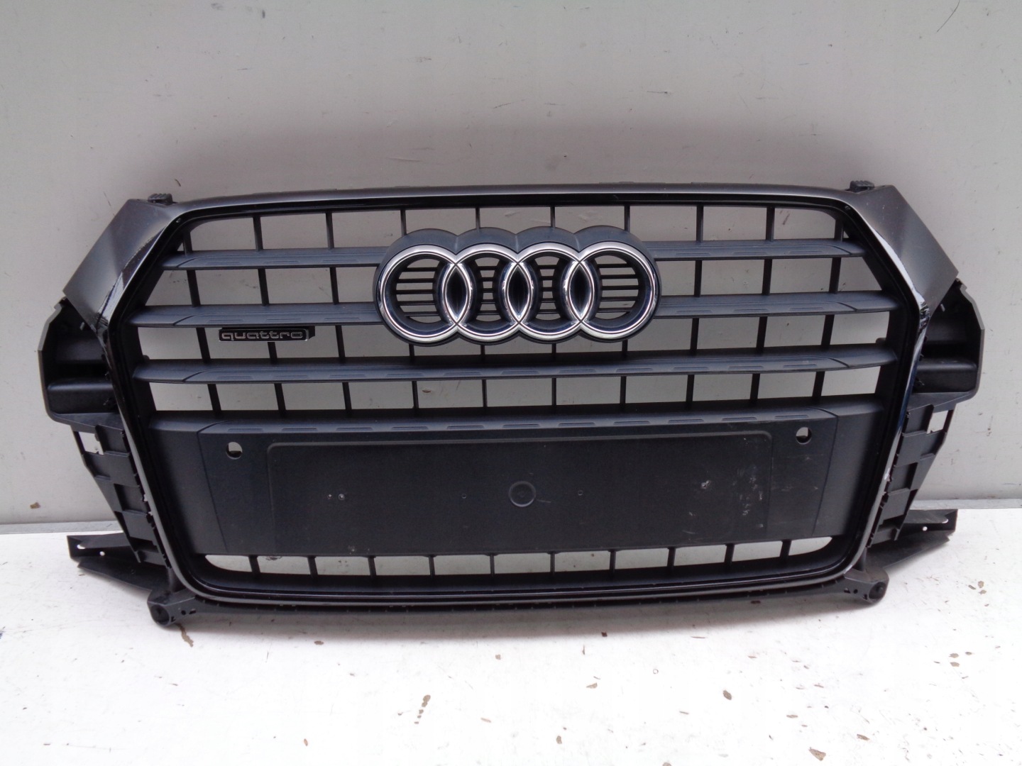 Audi Q3 Kühlergrill FRONTGRILL Kühlergitter 8U0853653M - Thumbnail 1
