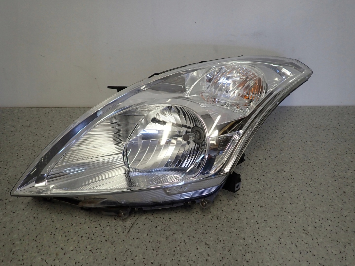 Frontscheinwerfer Suzuki Swift I AA 71016REFLEKTO LED Rechts Headlight - Thumbnail 1