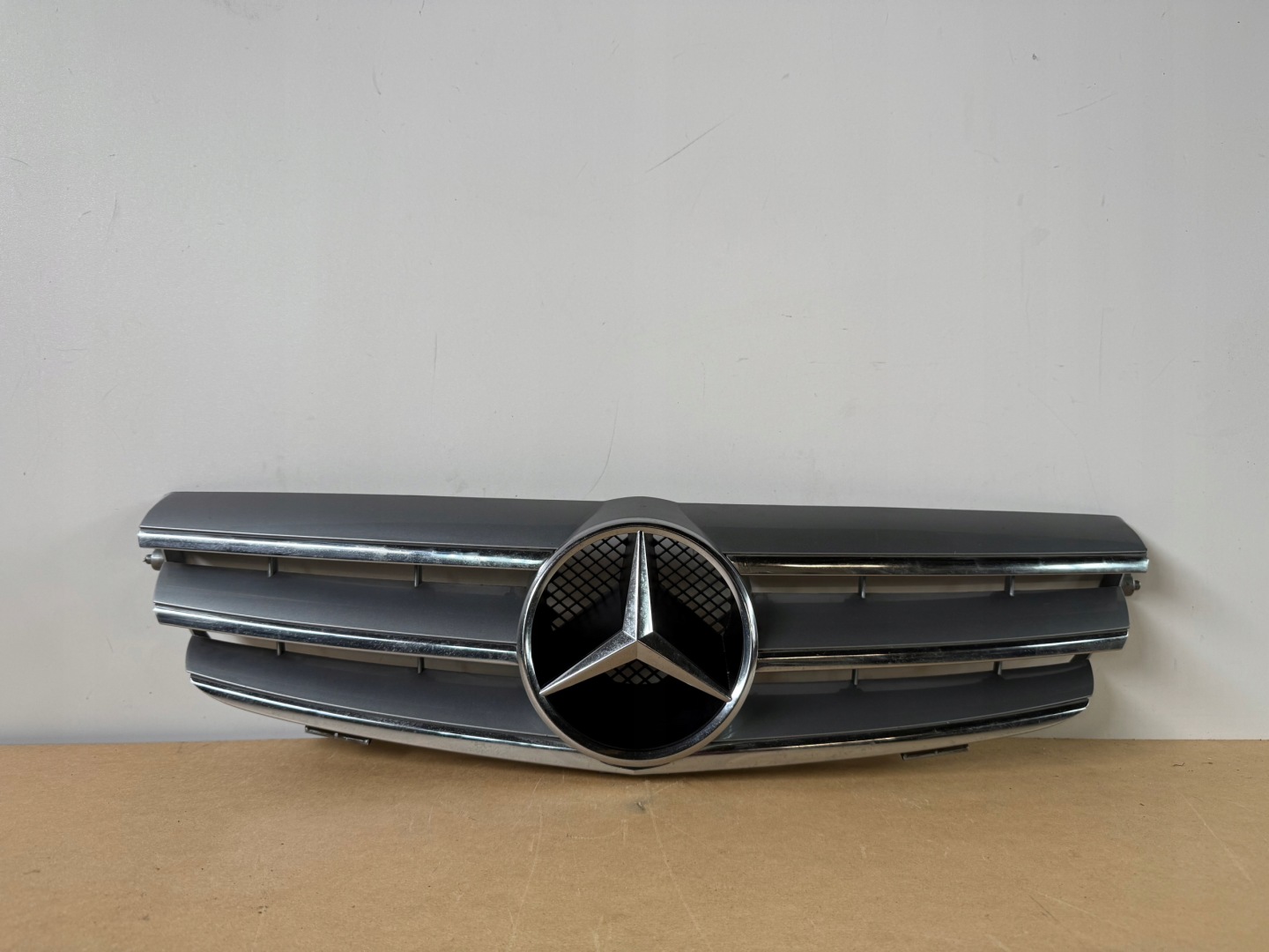 Mercedes-Benz CLK-Klasse W209 Kühlergrill FRONTGRILL Kühlergitter A2098800123 - Thumbnail 1