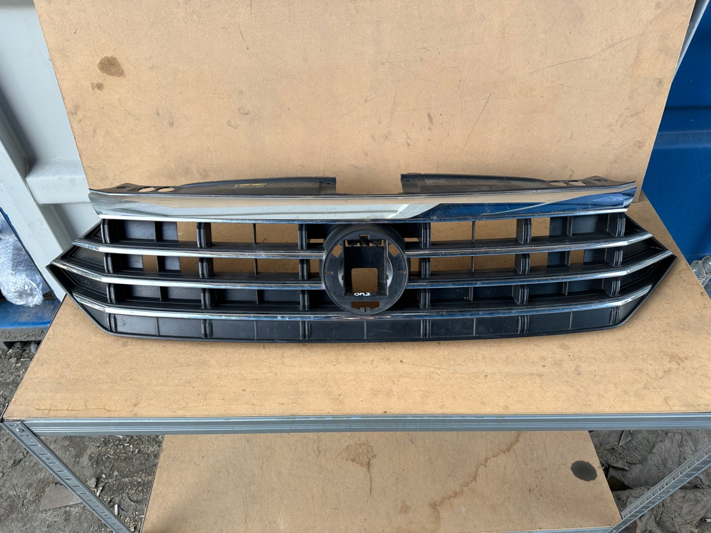 VW Jetta IV Kühlergrill FRONTGRILL Kühlergitter - Thumbnail 1