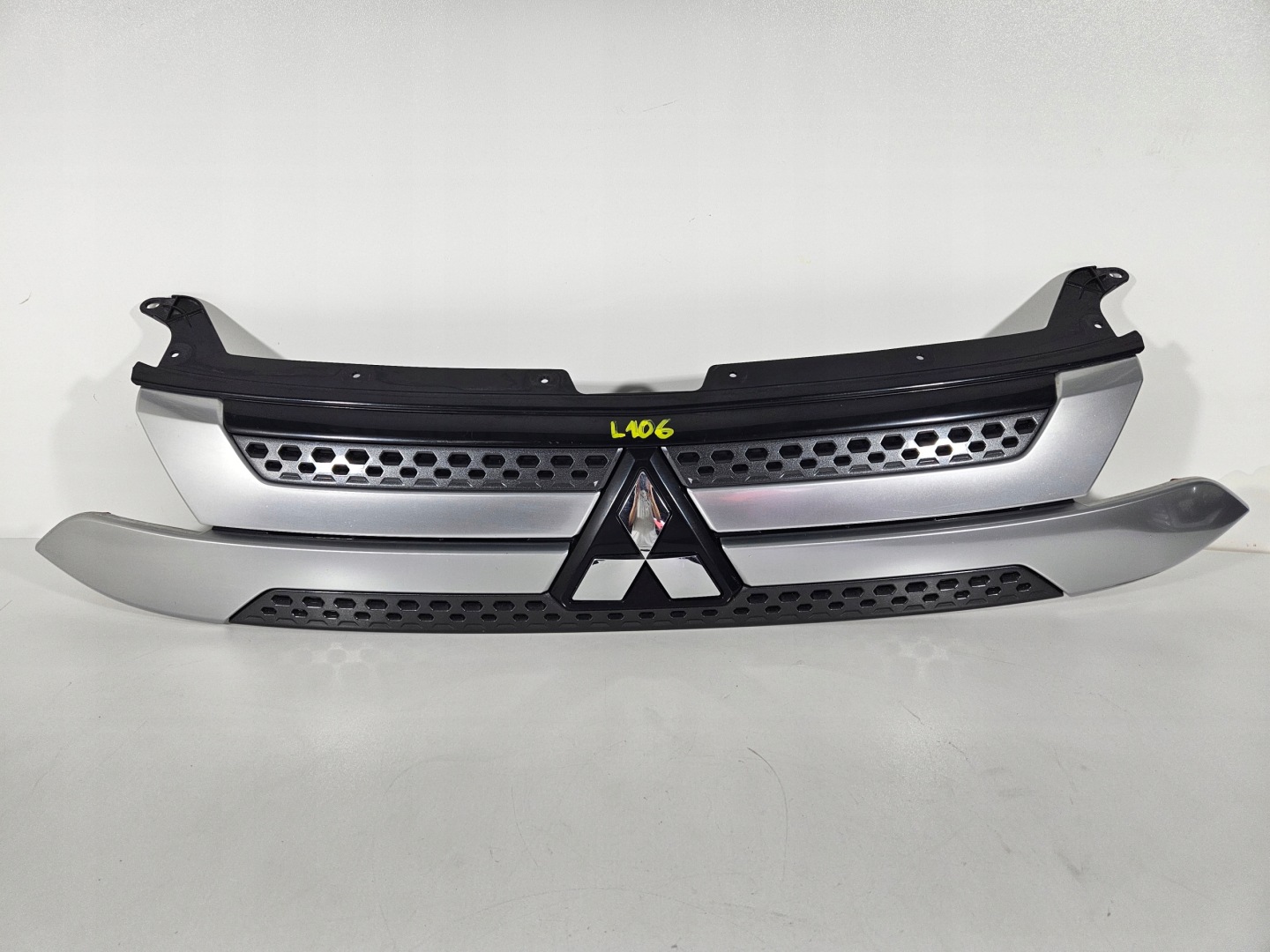 Mitsubishi Outlander CU0W Kühlergrill FRONTGRILL Kühlergitter 7450B298 - Thumbnail 1