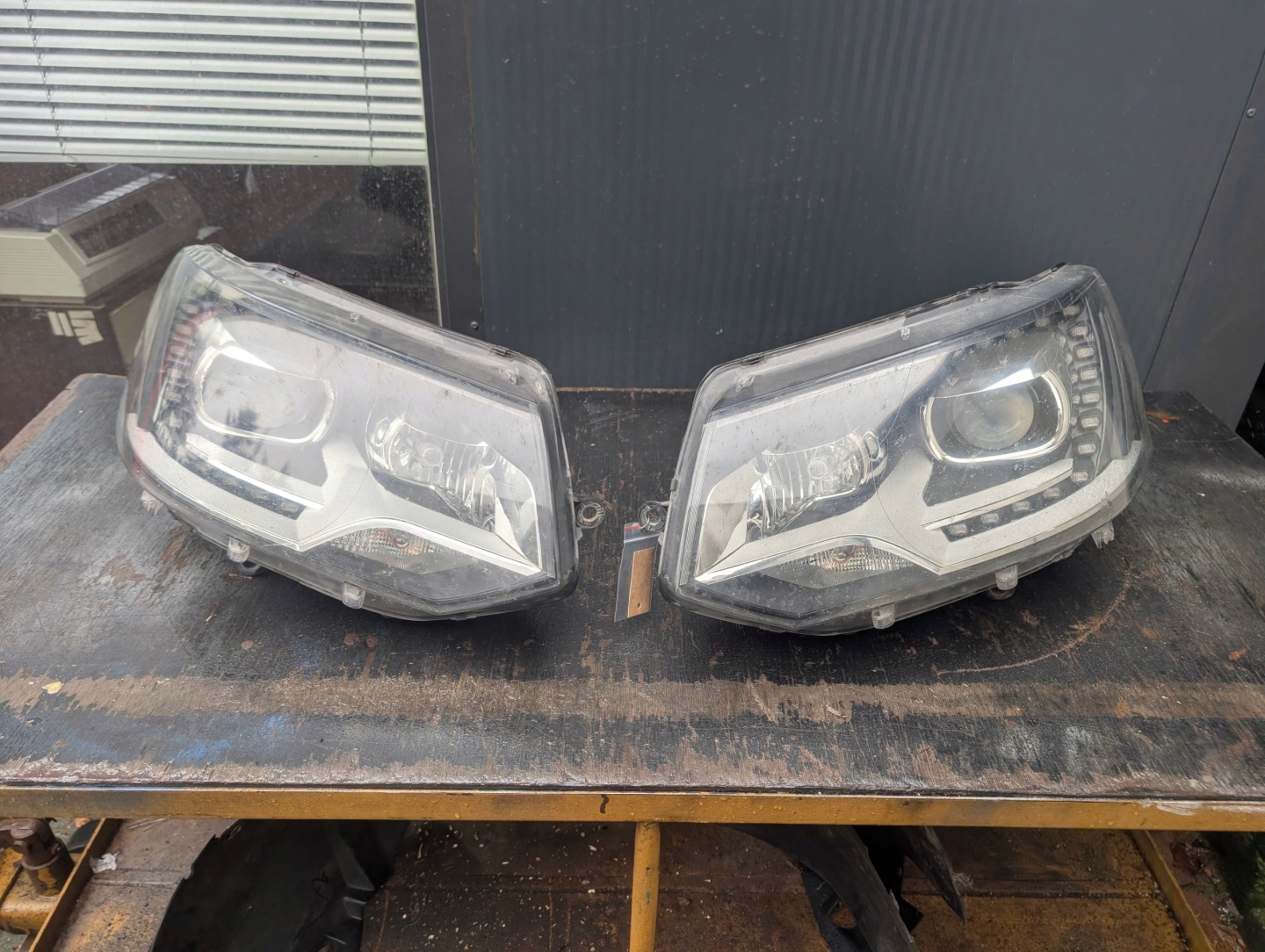Frontscheinwerfer VW Transporter T5 7E5941015C Bi-Xenon Links Headlight - Thumbnail 1