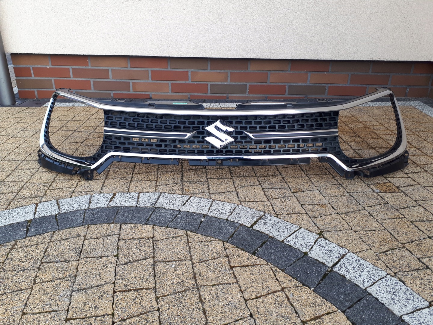 Suzuki Ignis I FH Kühlergrill FRONTGRILL Kühlergitter 7211162R72112 - Thumbnail 1