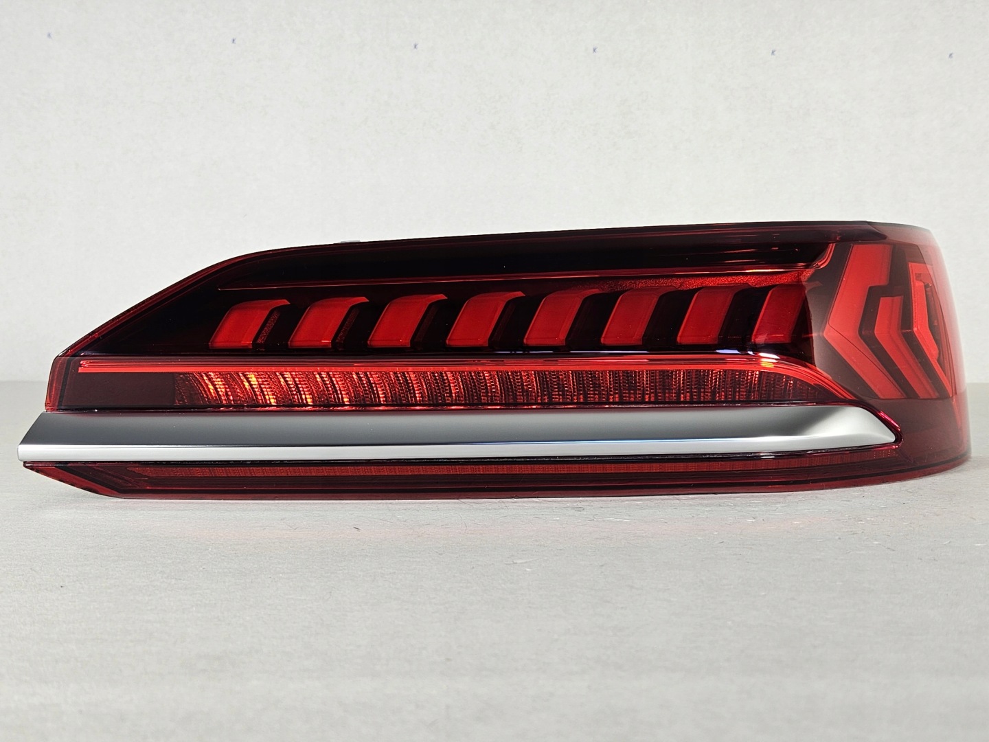 Audi Q7 Rückleuchte 4M0945076 Rearlamp - Thumbnail 1