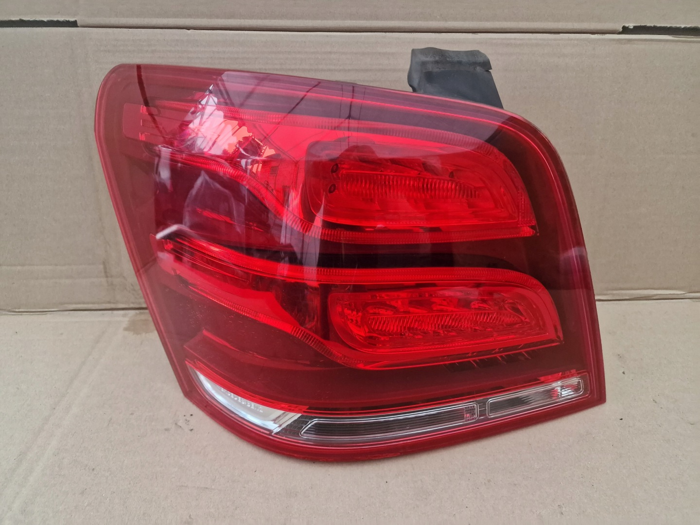 Mercedes-Benz C-Klasse W204 Rückleuchte A2049060157 Rearlamp - Thumbnail 1