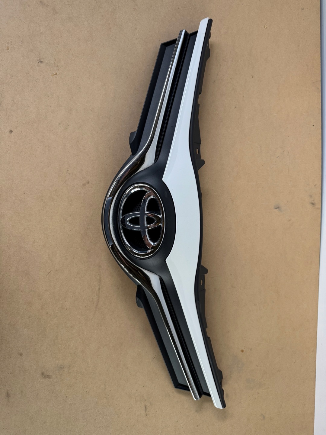 Toyota Yaris I P1 Kühlergrill FRONTGRILL Kühlergitter 531010D650 - Thumbnail 8