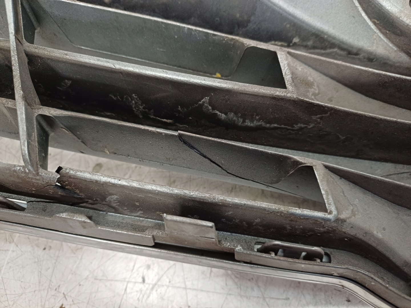 Toyota Avensis T25 Kühlergrill FRONTGRILL Kühlergitter 5310005110R - Thumbnail 9