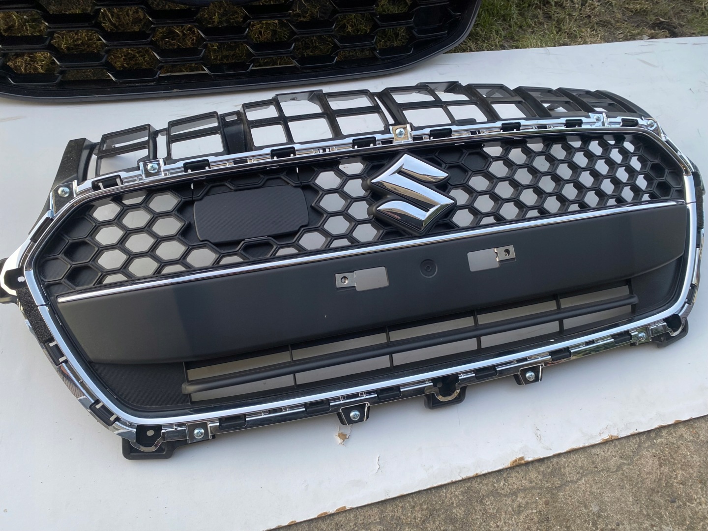 Suzuki Swift I AA Kühlergrill FRONTGRILL Kühlergitter - Thumbnail 1