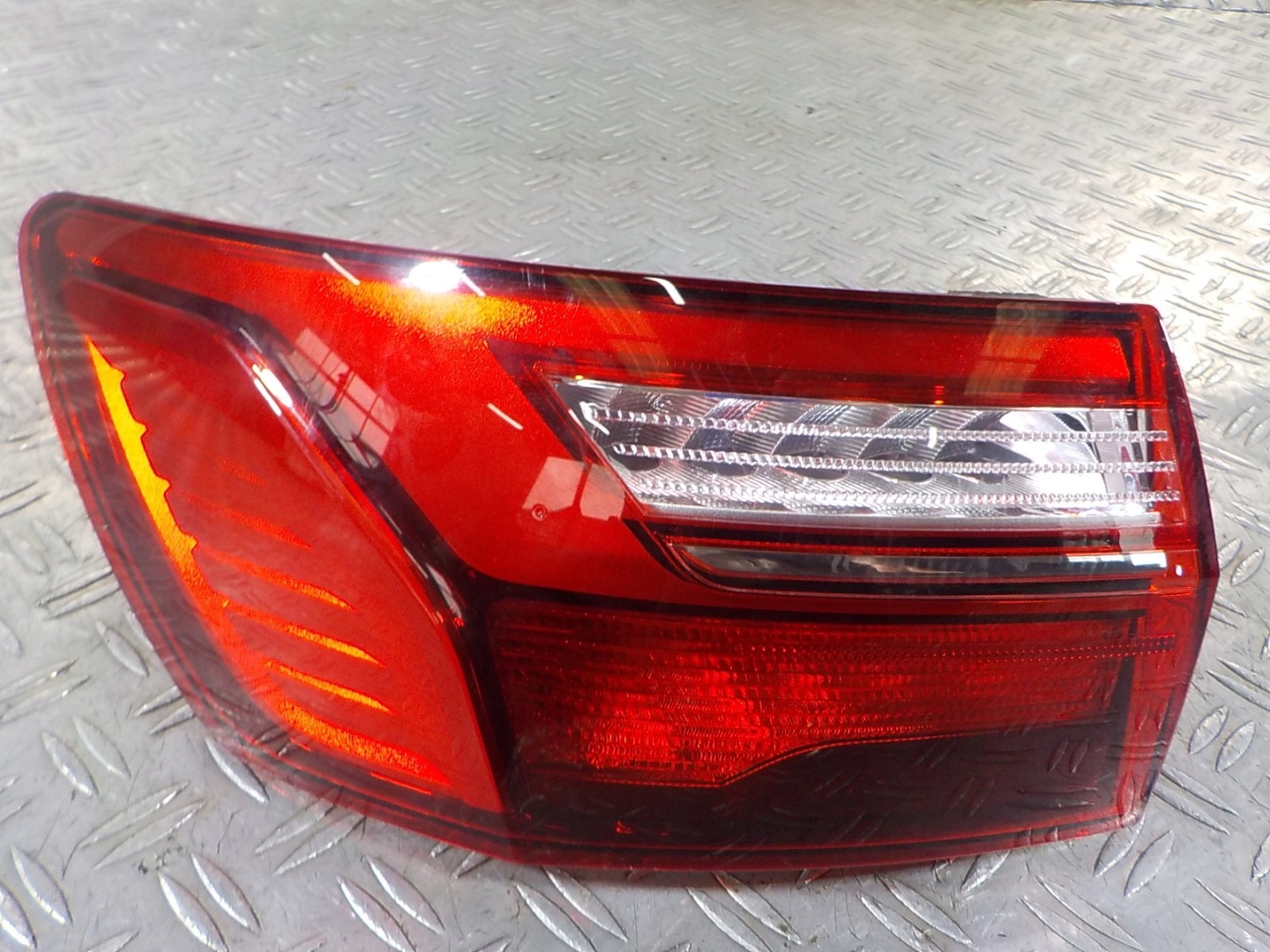 Audi A4 B9 Rückleuchte 8W9945069 Rearlamp - Thumbnail 1