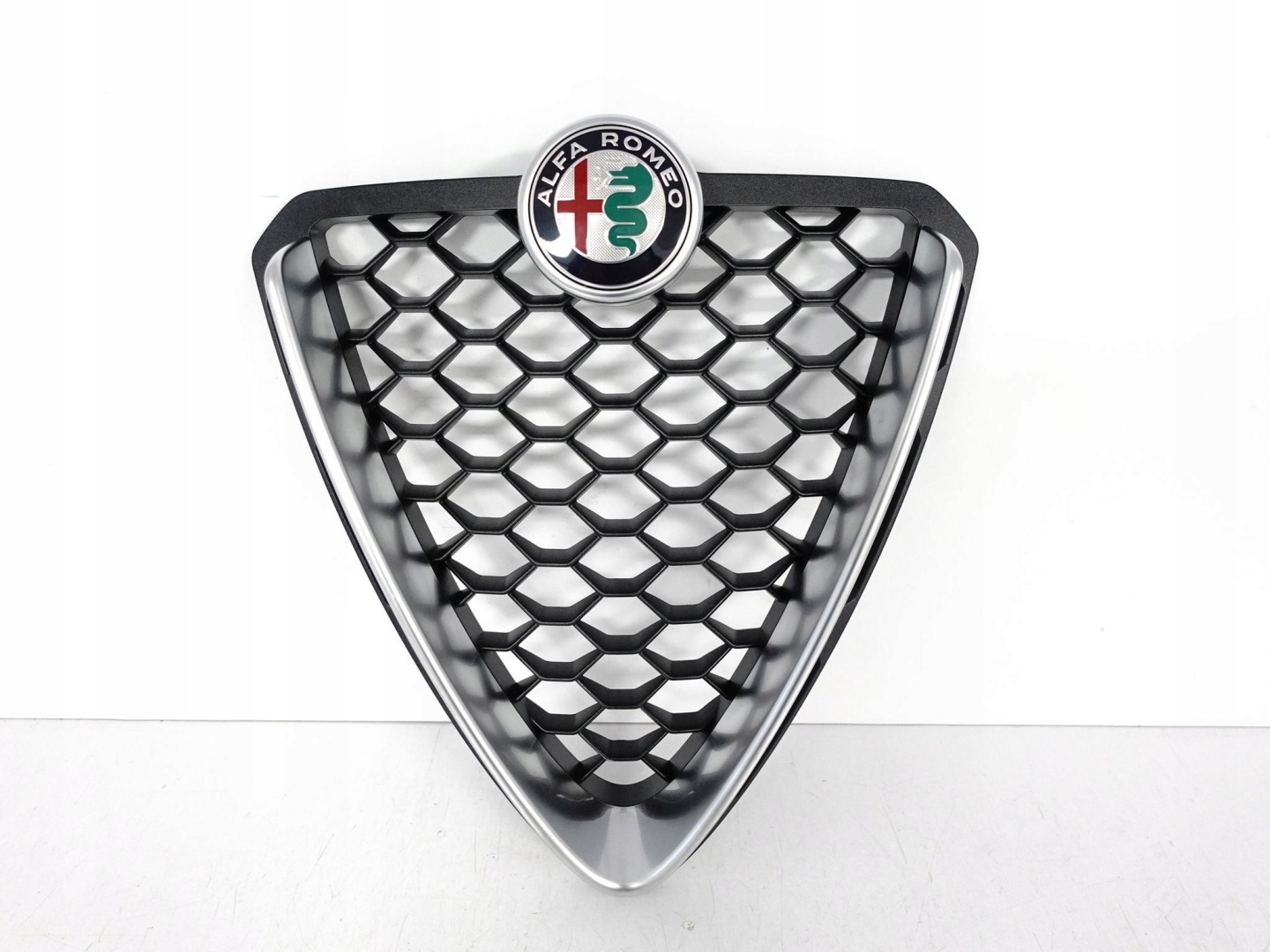 Alfa Romeo Stelvio Typ 949 Kühlergrill FRONTGRILL Kühlergitter - Thumbnail 1