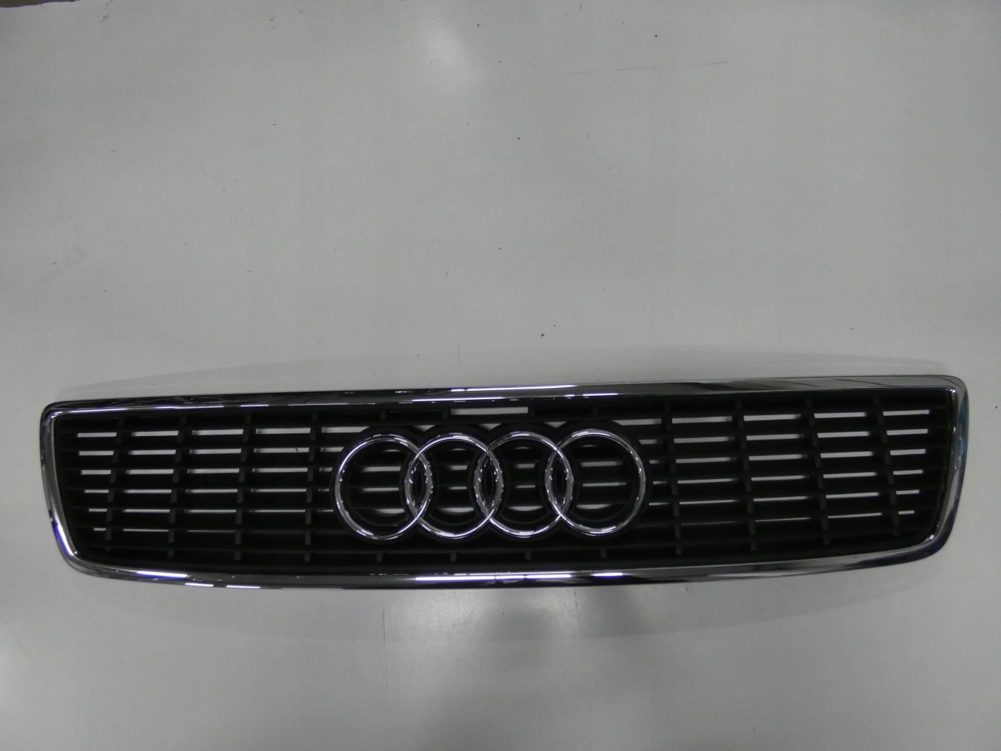 Audi 4D0 Kühlergrill FRONTGRILL Kühlergitter 4D0853651B - Thumbnail 1