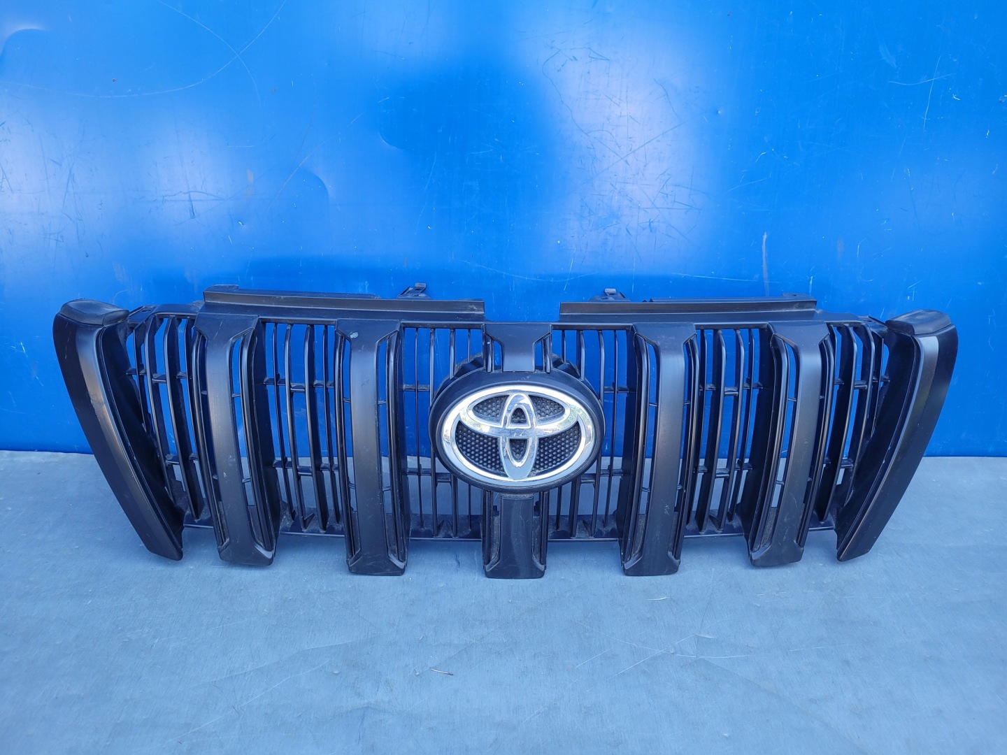 Toyota Land Cruiser J8/J10/J20 J8 Kühlergrill FRONTGRILL 5311160A605 - Thumbnail 1
