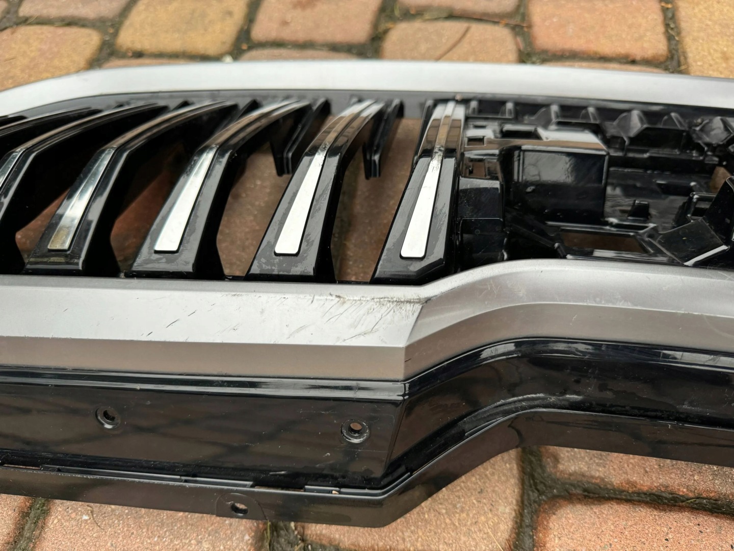 Skoda Superb 3U Kühlergrill FRONTGRILL Kühlergitter 3P0853653AS - Thumbnail 7