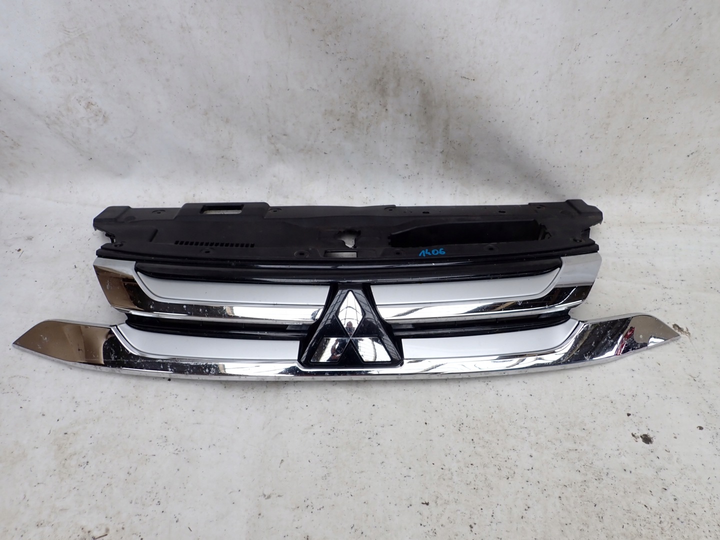 Mitsubishi Outlander CU0W Kühlergrill FRONTGRILL Kühlergitter 7450A992 - Thumbnail 1