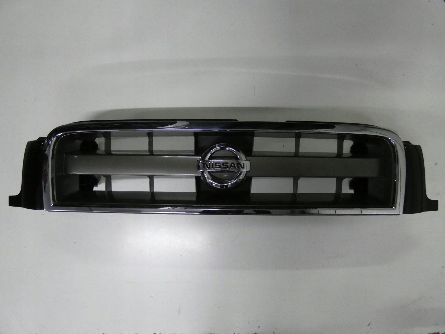 Nissan Pathfinder R50 Kühlergrill FRONTGRILL Kühlergitter 623904W300 - Thumbnail 1