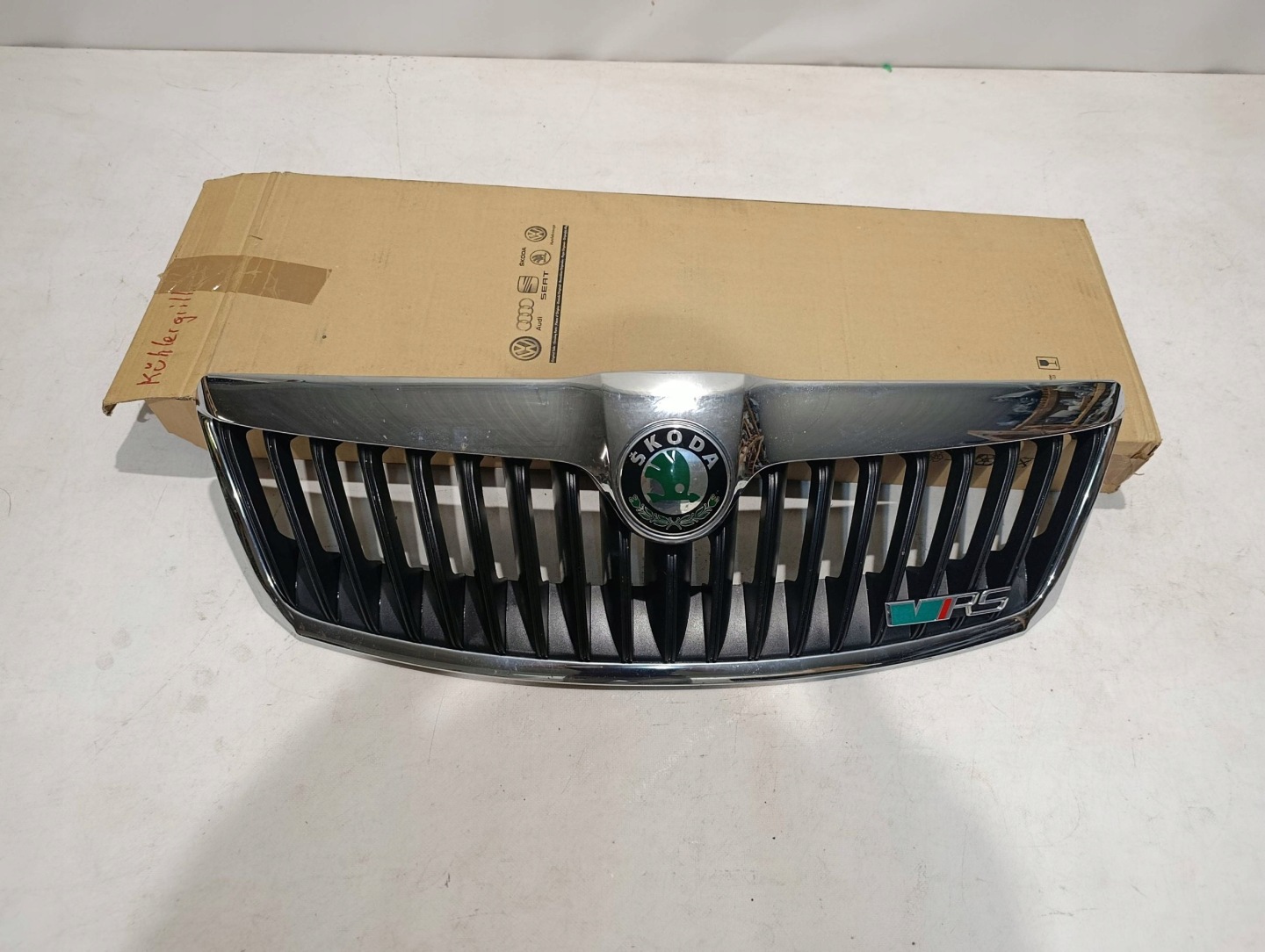 Skoda Octavia 1U Kühlergrill FRONTGRILL Kühlergitter 1Z0853661A - Thumbnail 1