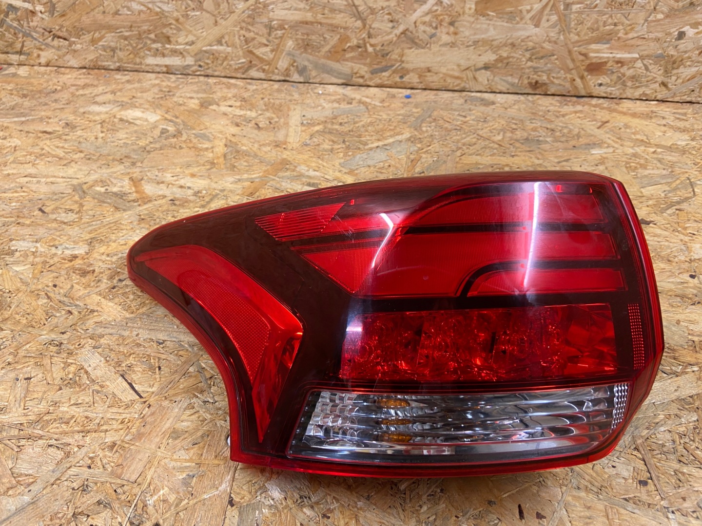 Mitsubishi Outlander CU0W Rückleuchte Rearlamp - Thumbnail 1