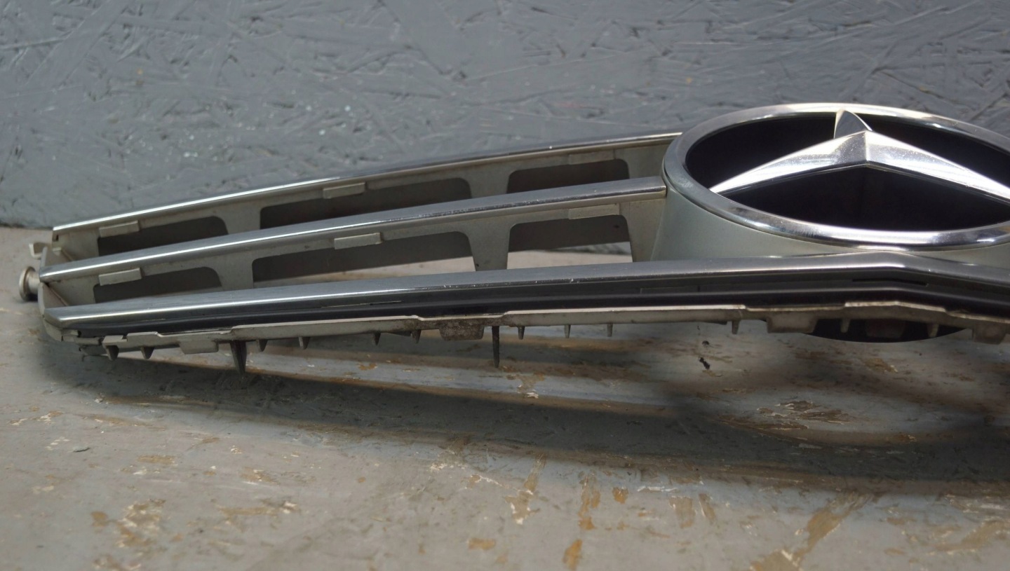 Mercedes-Benz C-Klasse W204 Kühlergrill FRONTGRILL Kühlergitter A2048800023 - Thumbnail 7