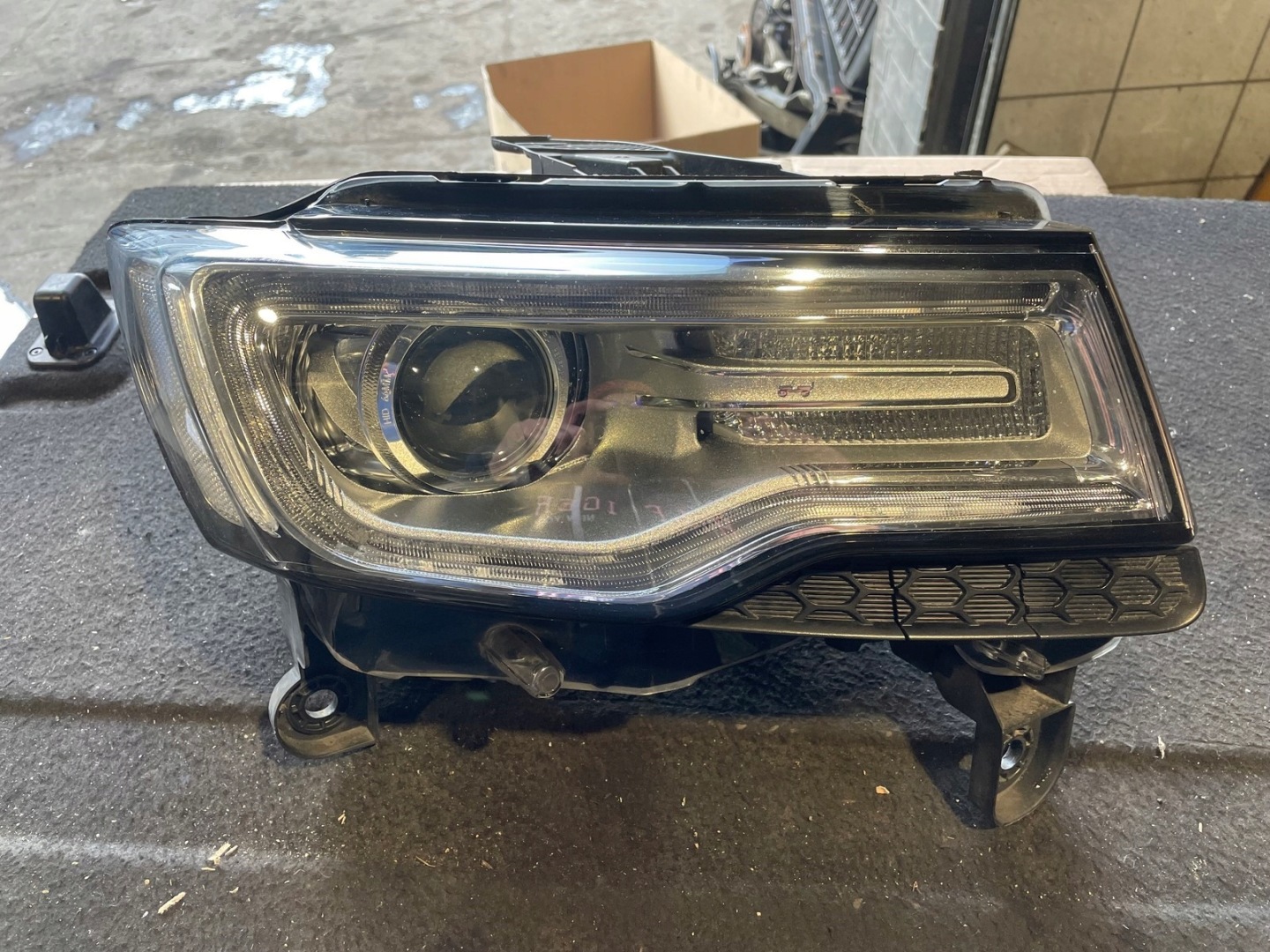 Frontscheinwerfer Jeep Cherokee J LEWA681447 Bi-Xenon Links Headlight - Thumbnail 1