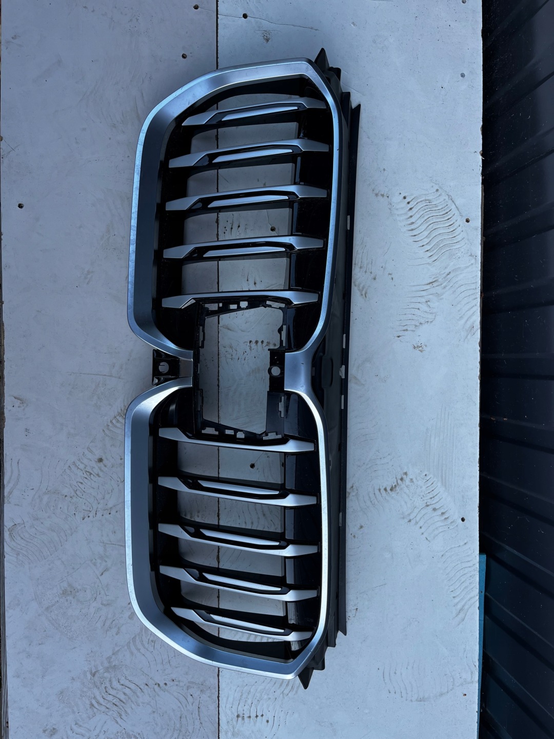 BMW X1 U11 Kühlergrill FRONTGRILL Kühlergitter 9880301 - Thumbnail 1