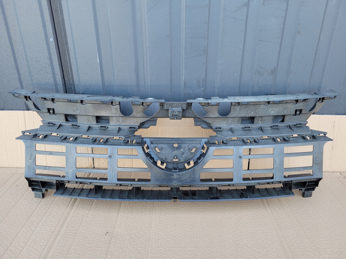 VW Transporter T7 Kühlergrill FRONTGRILL Kühlergitter 7T0807381C - Thumbnail 1