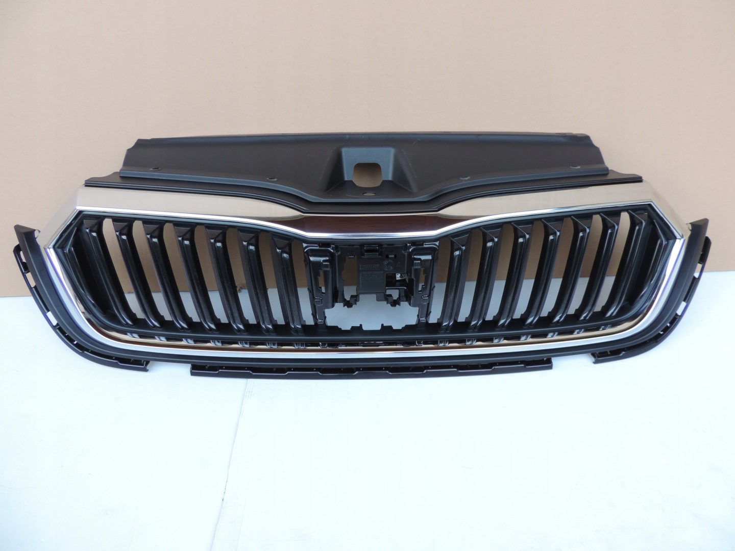 Skoda Octavia 1U Kühlergrill FRONTGRILL Kühlergitter 45E385334 - Thumbnail 1