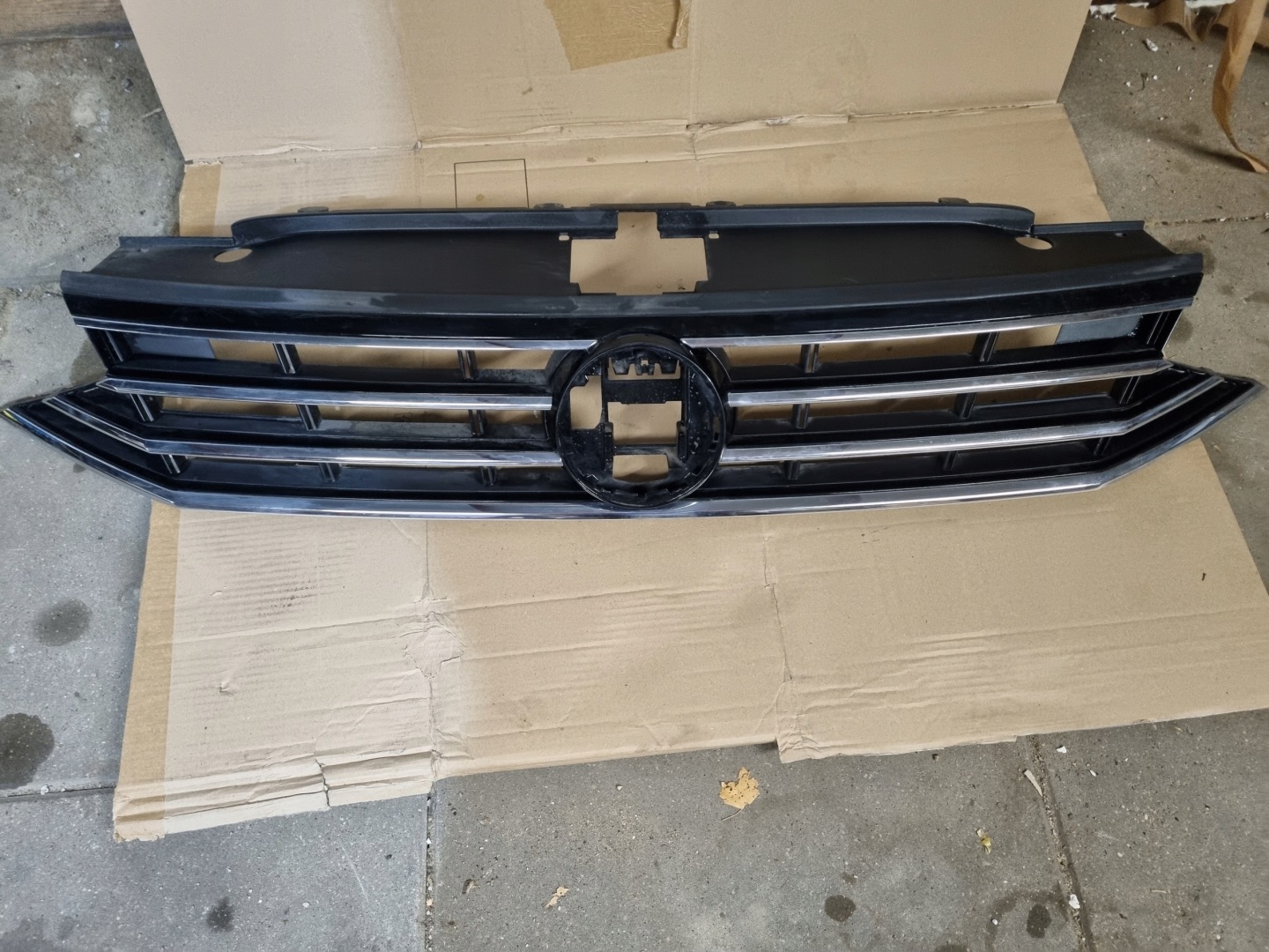 VW Passat B8 Kühlergrill FRONTGRILL Kühlergitter 3G0853653NT - Thumbnail 1