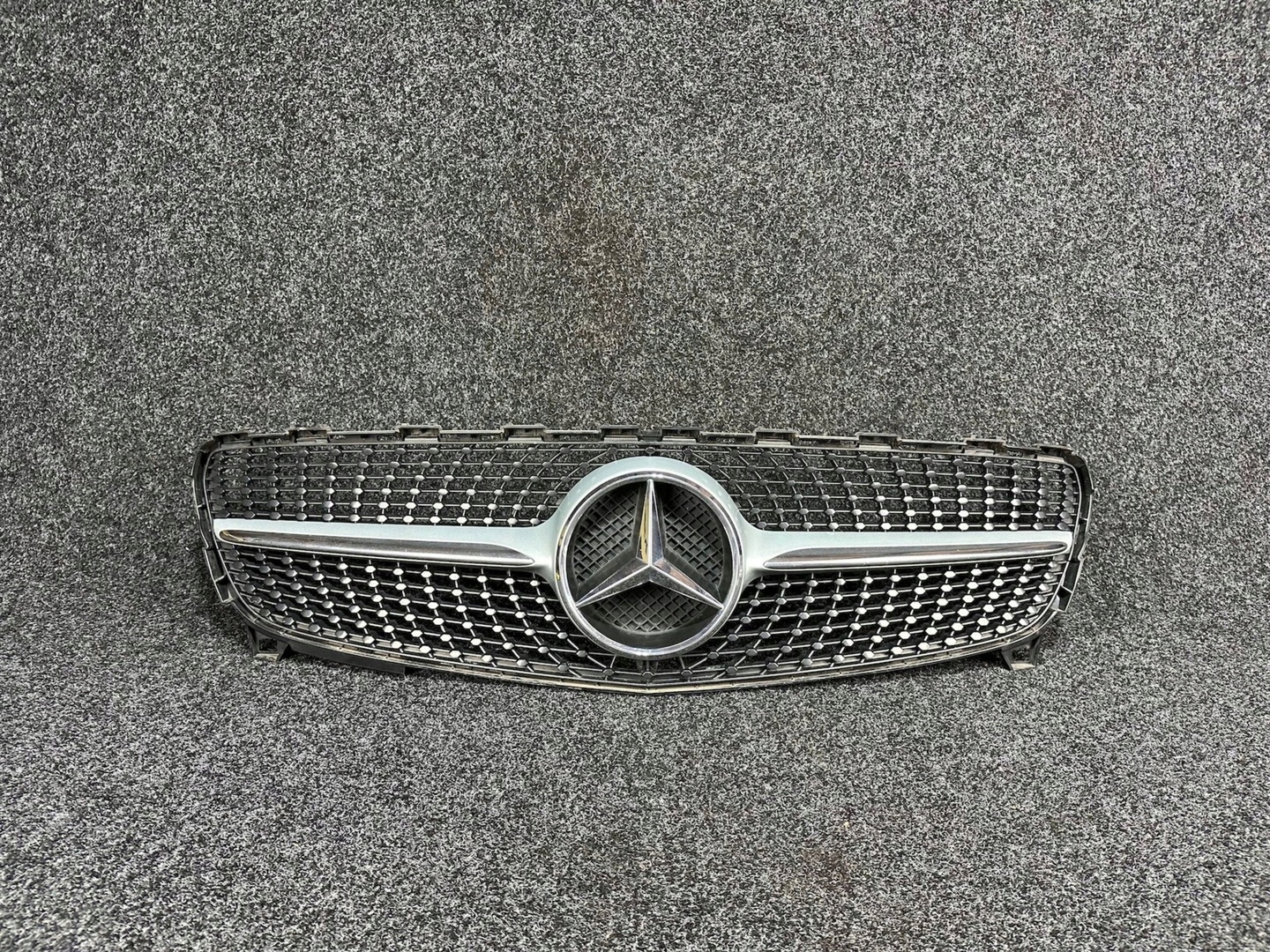 Mercedes-Benz A-Klasse W176 Kühlergrill FRONTGRILL Kühlergitter A1768881760 - Thumbnail 1