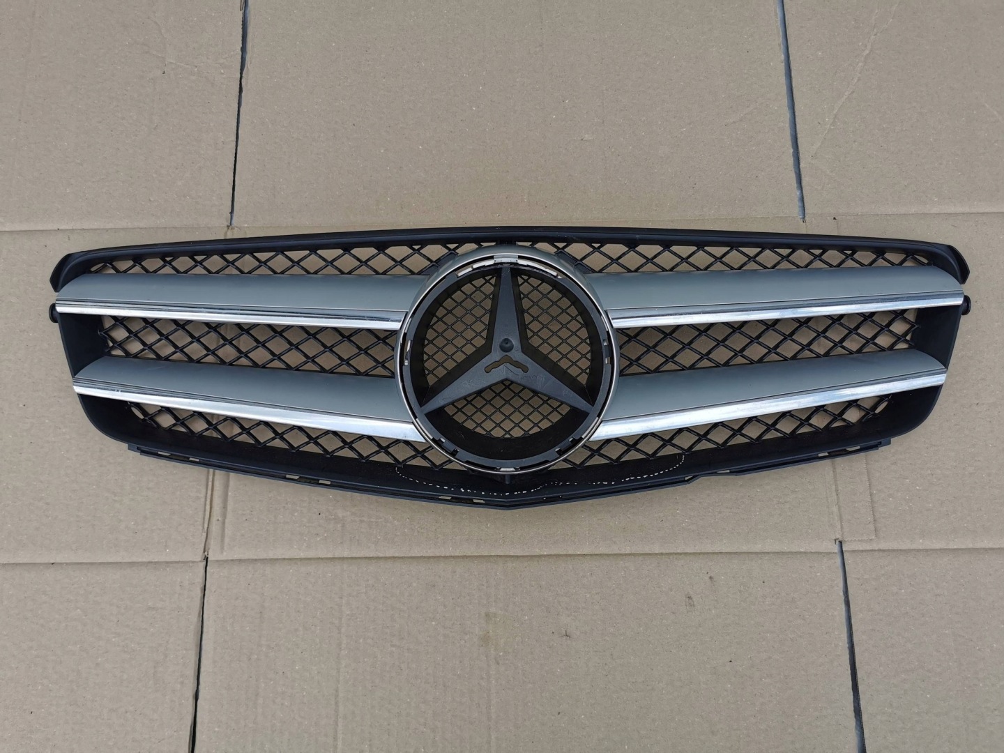 Mercedes-Benz C-Klasse W204 Kühlergrill FRONTGRILL Kühlergitter A2048802183 - Thumbnail 1