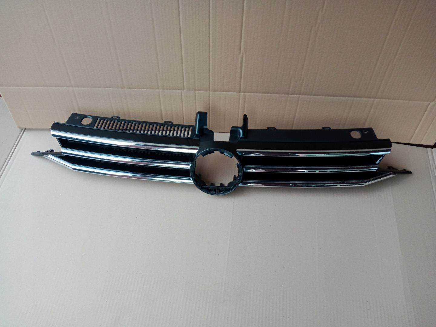 VW Touran 5T Kühlergrill FRONTGRILL Kühlergitter 5TA853651H - Thumbnail 1
