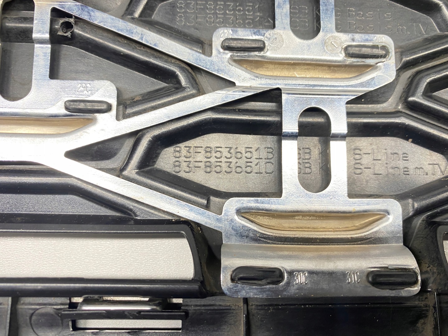 Audi Q3 Kühlergrill FRONTGRILL Kühlergitter 83F853651GR - Thumbnail 10
