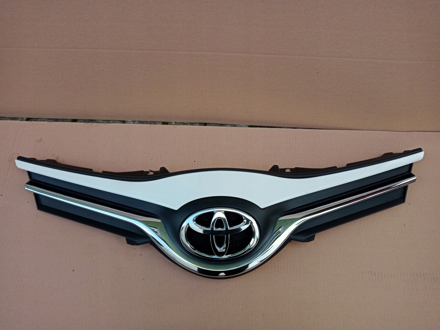 Toyota Yaris I P1 Kühlergrill FRONTGRILL Kühlergitter 531010D660T - Thumbnail 3
