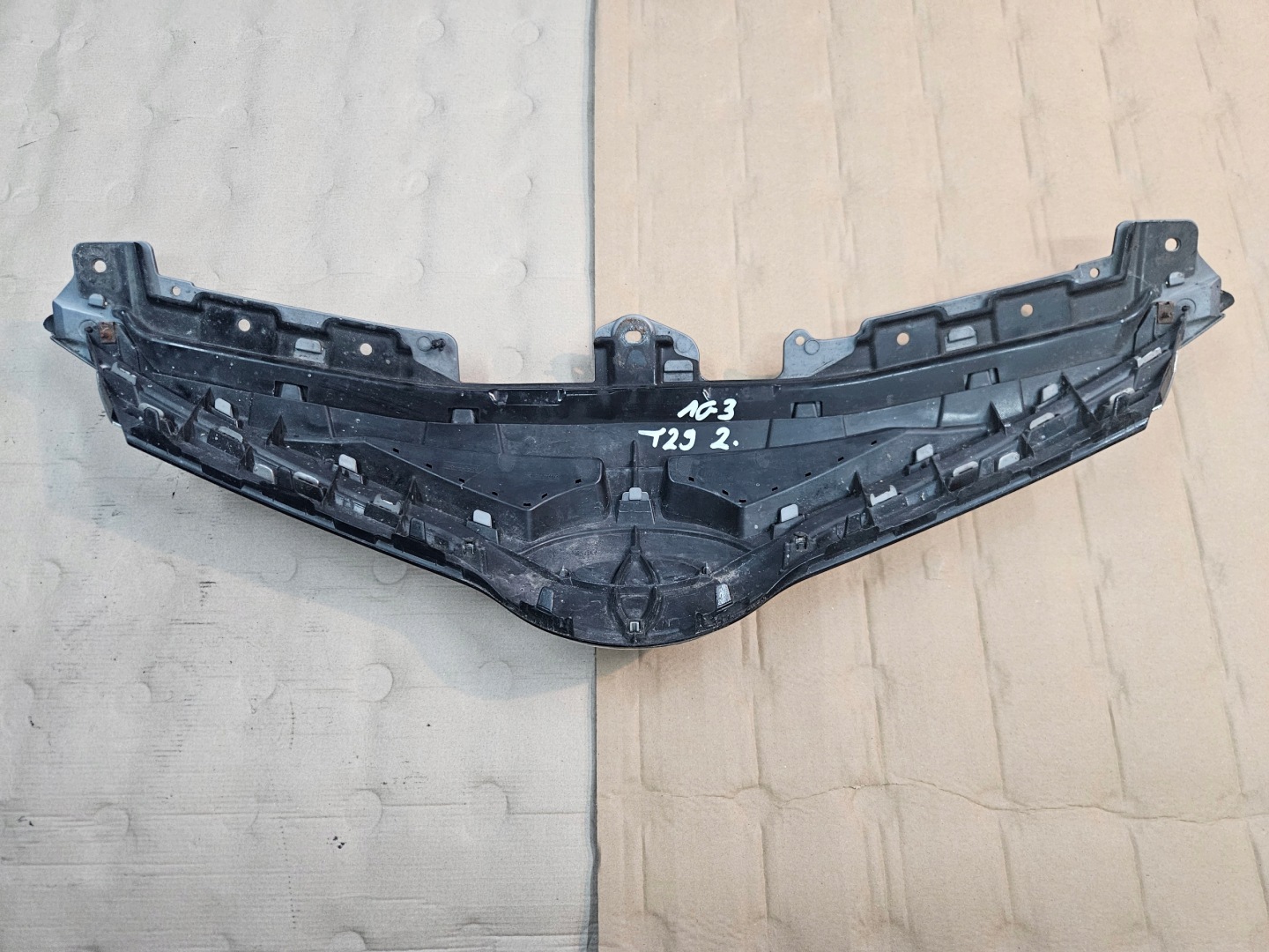 Toyota Avensis T25 Kühlergrill FRONTGRILL Kühlergitter 8GRILL1G35 - Thumbnail 4