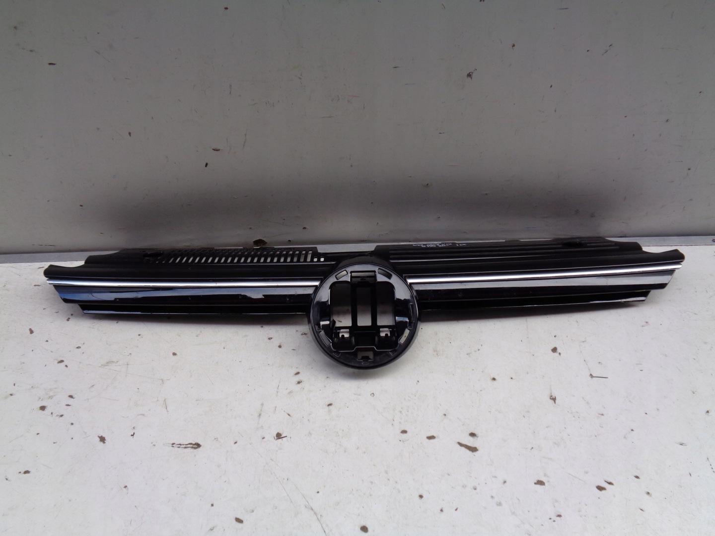 VW Golf V Kühlergrill FRONTGRILL Kühlergitter 05H085365 - Thumbnail 1