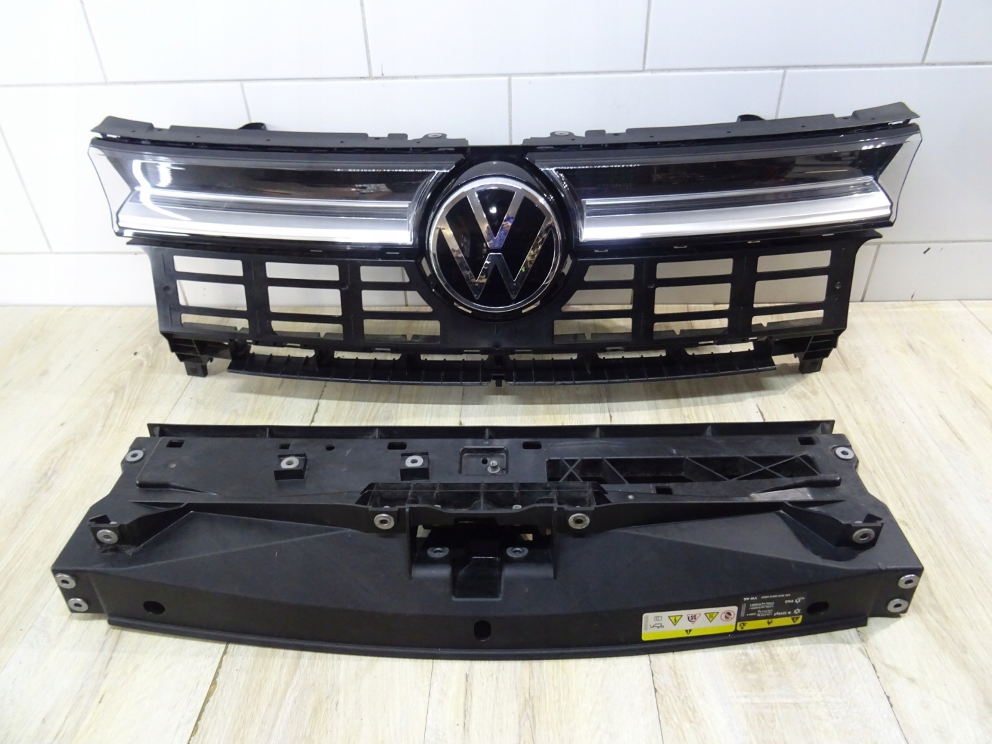 VW Transporter T7 Kühlergrill FRONTGRILL Kühlergitter 7T0807381C - Thumbnail 1