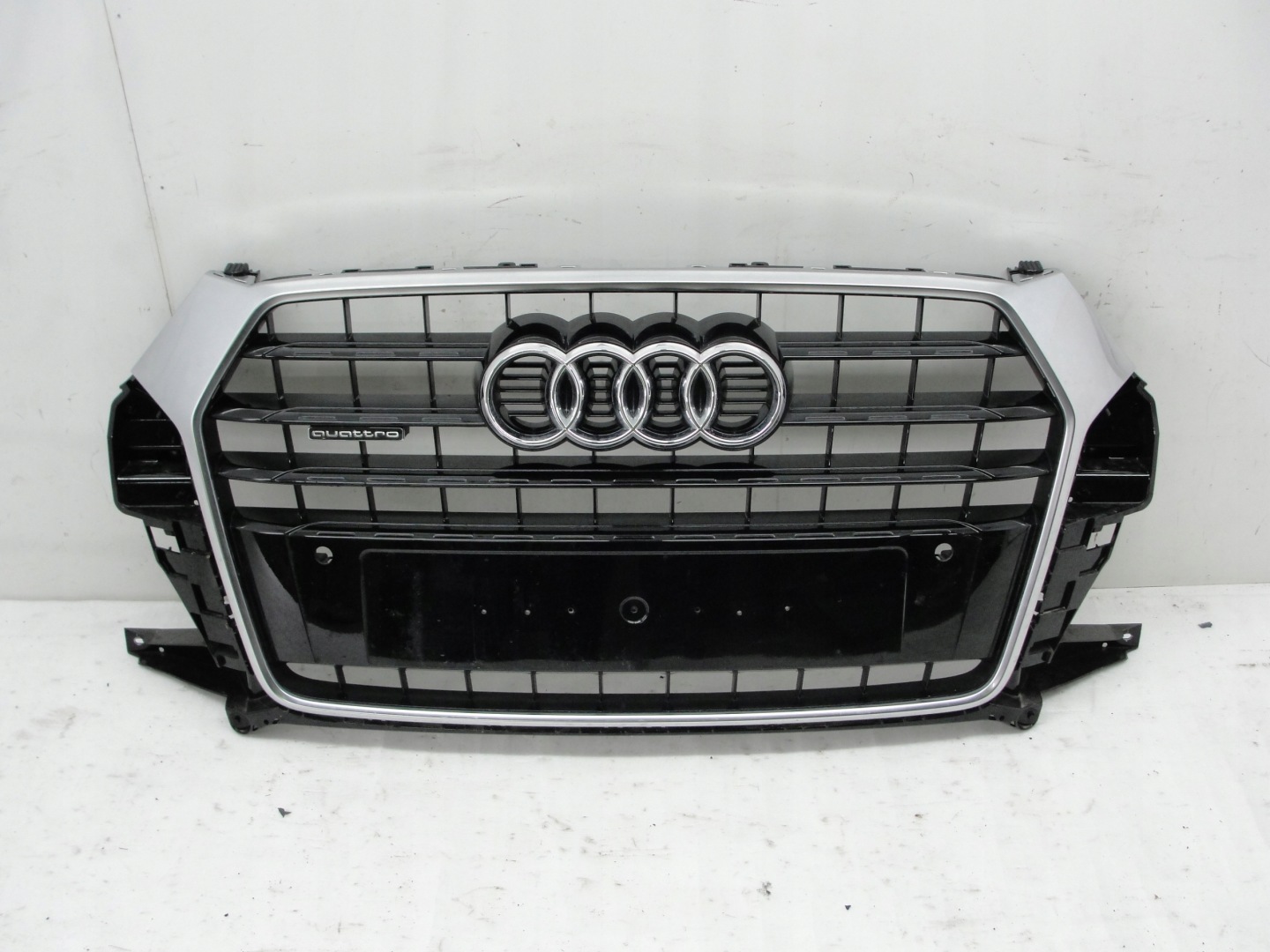 Audi Q3 Kühlergrill FRONTGRILL Kühlergitter 8U0853653MS - Thumbnail 1