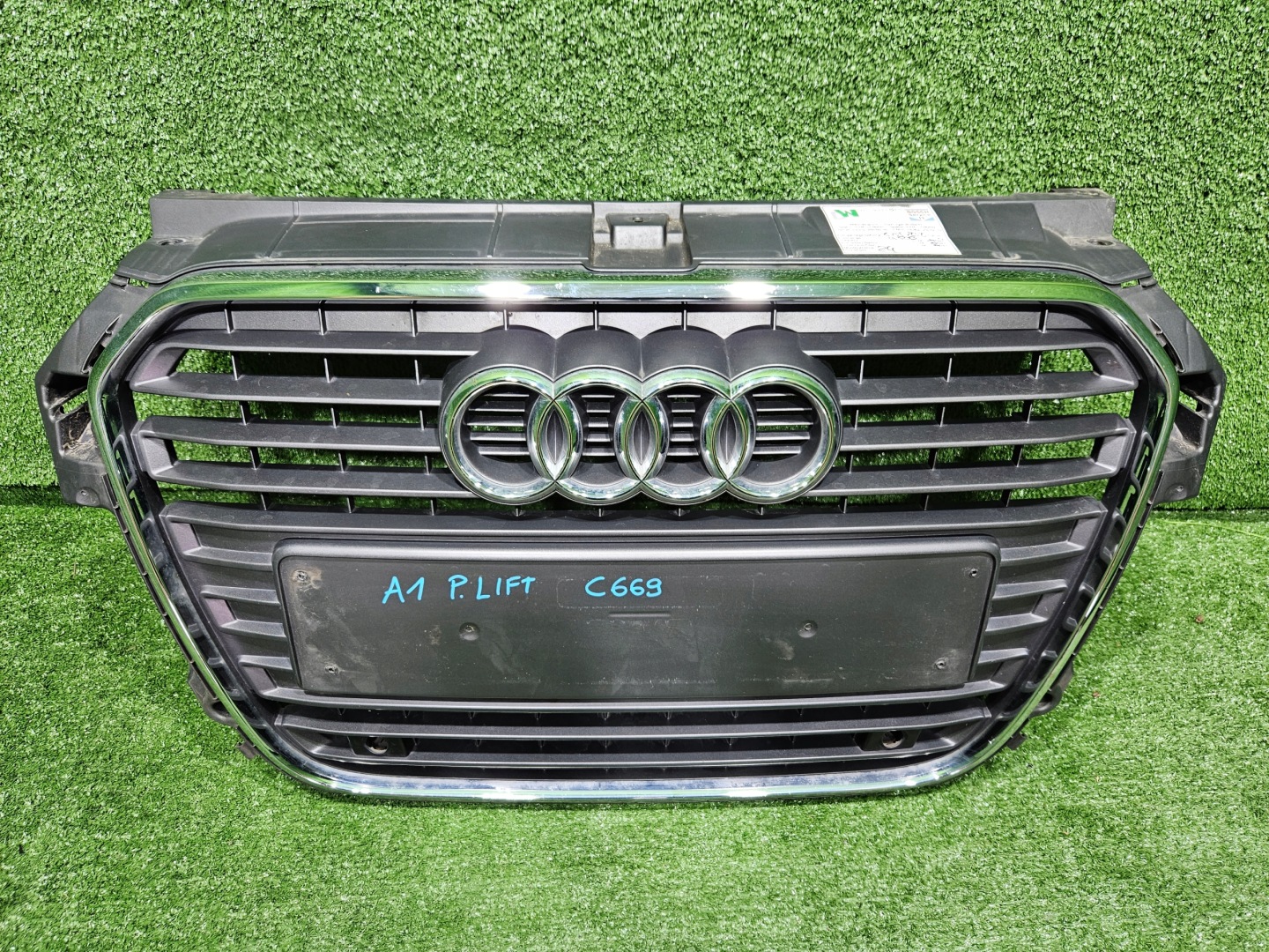 Audi A1 8X Kühlergrill FRONTGRILL Kühlergitter 8X0853651 - Thumbnail 1