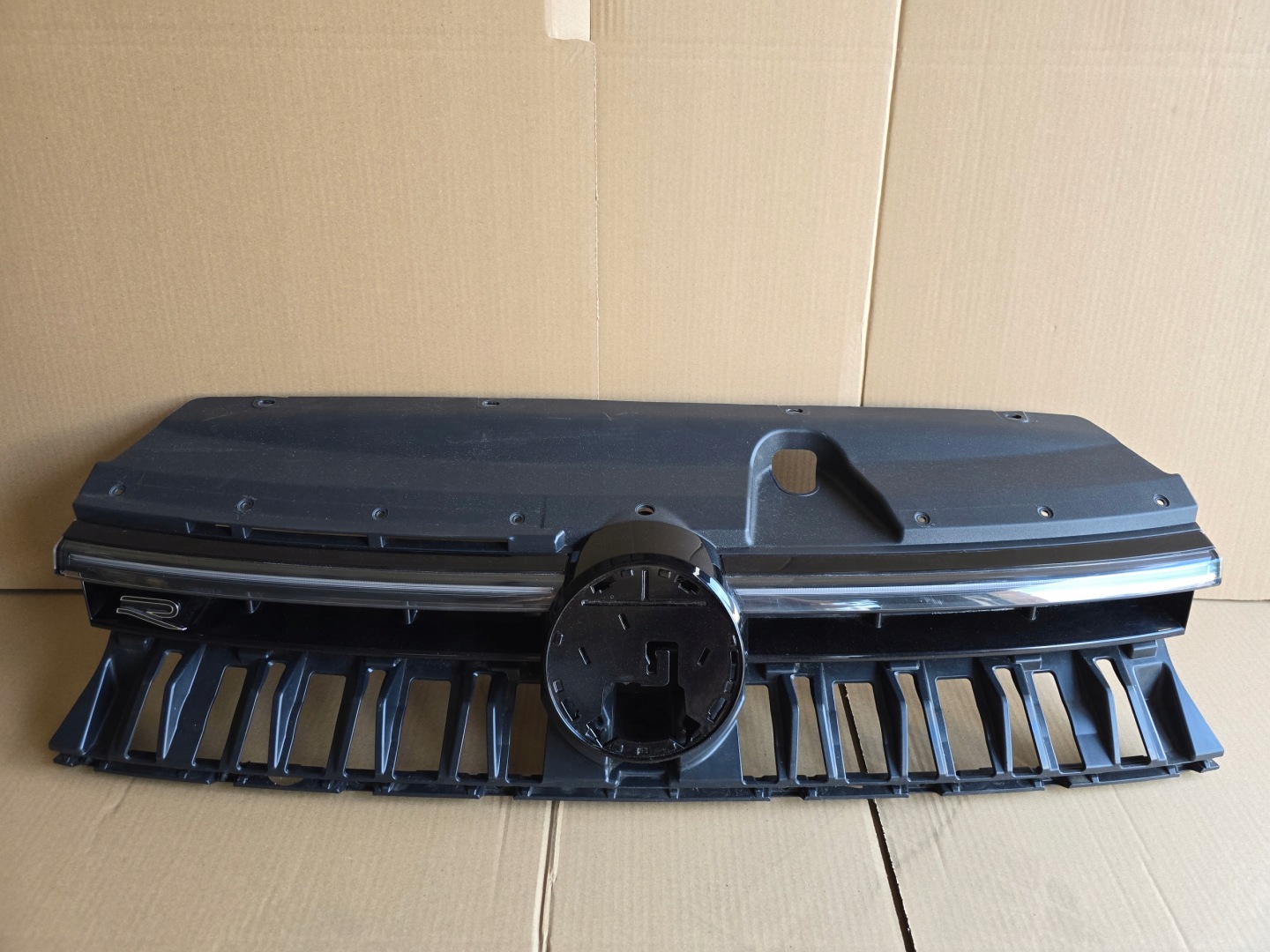 VW Passat B9 Kühlergrill FRONTGRILL Kühlergitter 3J0853653 - Thumbnail 1