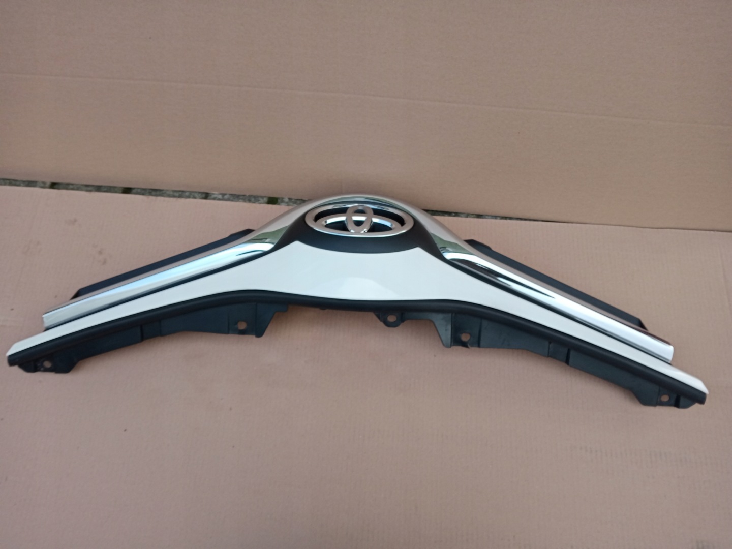 Toyota Yaris I P1 Kühlergrill FRONTGRILL Kühlergitter 531010D660T - Thumbnail 4