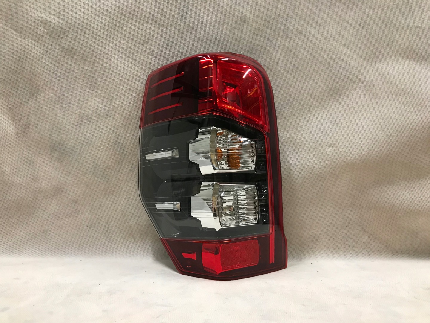 Mitsubishi L200 K60T Rückleuchte 8330B211 Rearlamp - Thumbnail 1