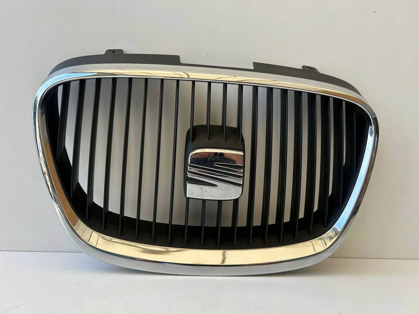 SEAT Leon II 1M Kühlergrill FRONTGRILL Kühlergitter 1P0853654A - Thumbnail 1