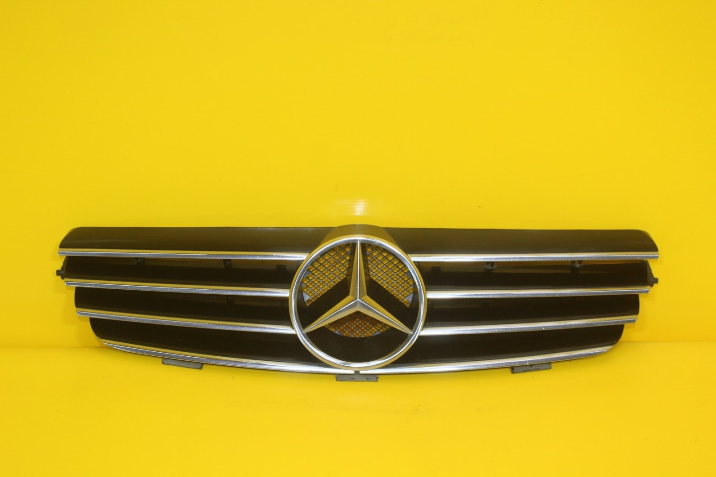 Mercedes-Benz CLK-Klasse W209 Kühlergrill FRONTGRILL Kühlergitter A2098800183 - Thumbnail 1