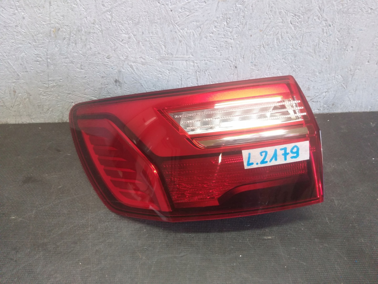 Audi A4 B9 Rückleuchte 8W9945069A Rearlamp - Thumbnail 1