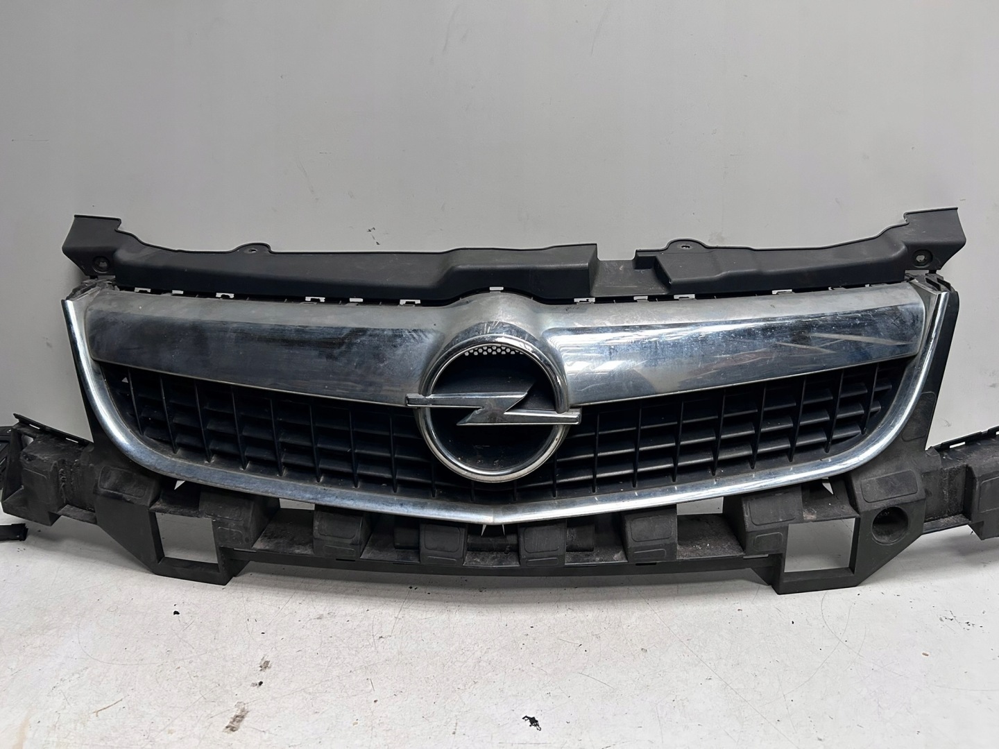 Opel Vectra Kühlergrill FRONTGRILL Kühlergitter 90300000 - Thumbnail 1